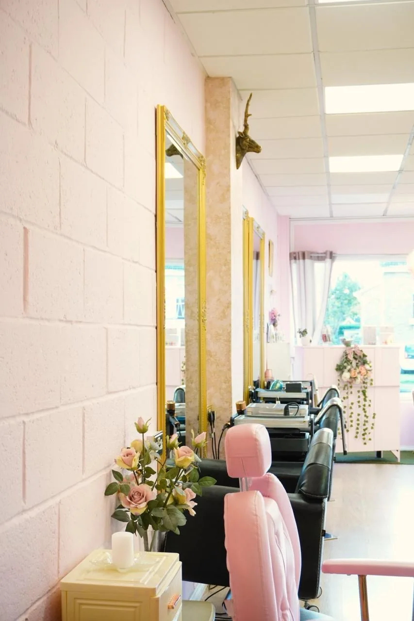 Naturally U’s hair styling stations, with gold mirrors and pink details